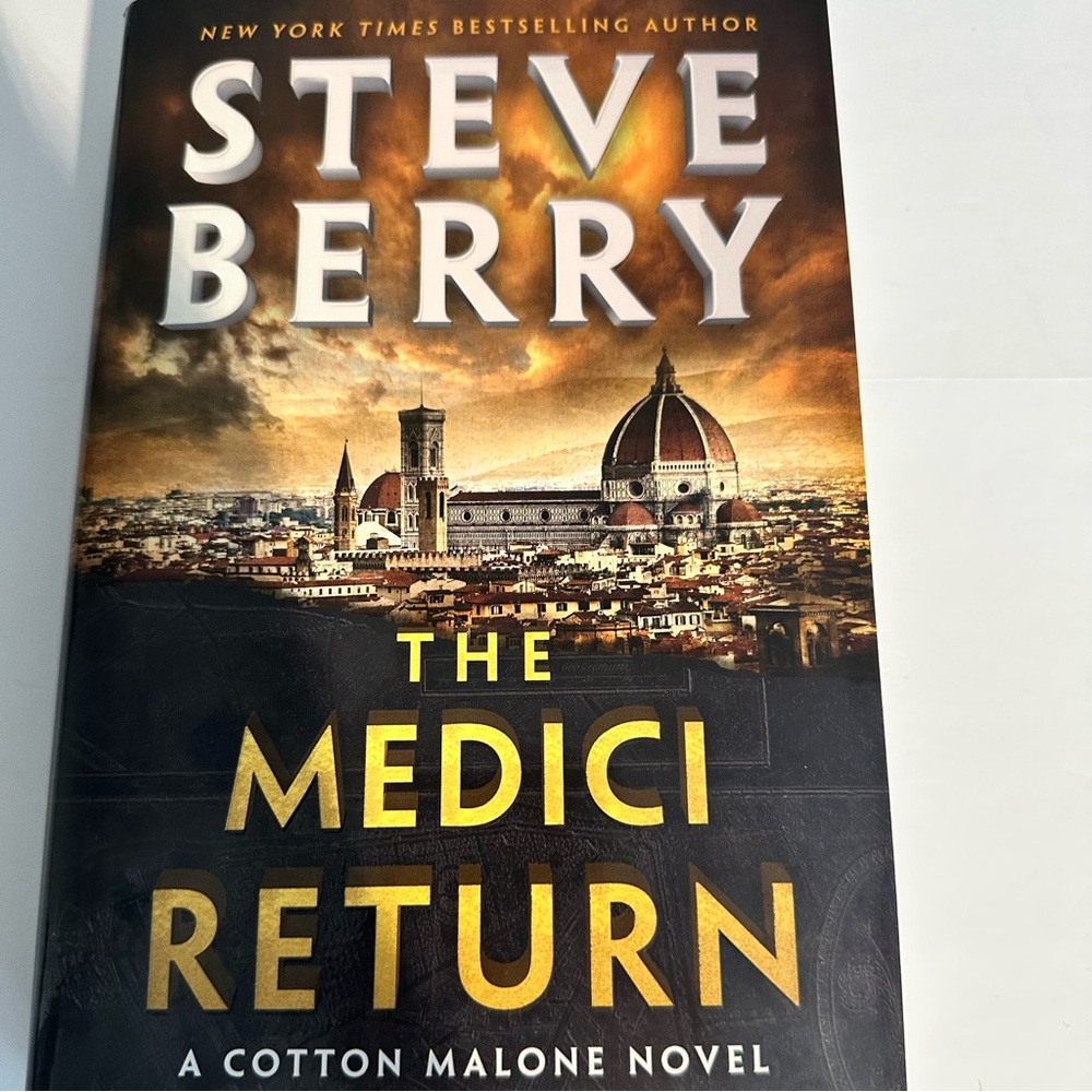 The Medici Return by Steve Berry - Black and Gold Cover